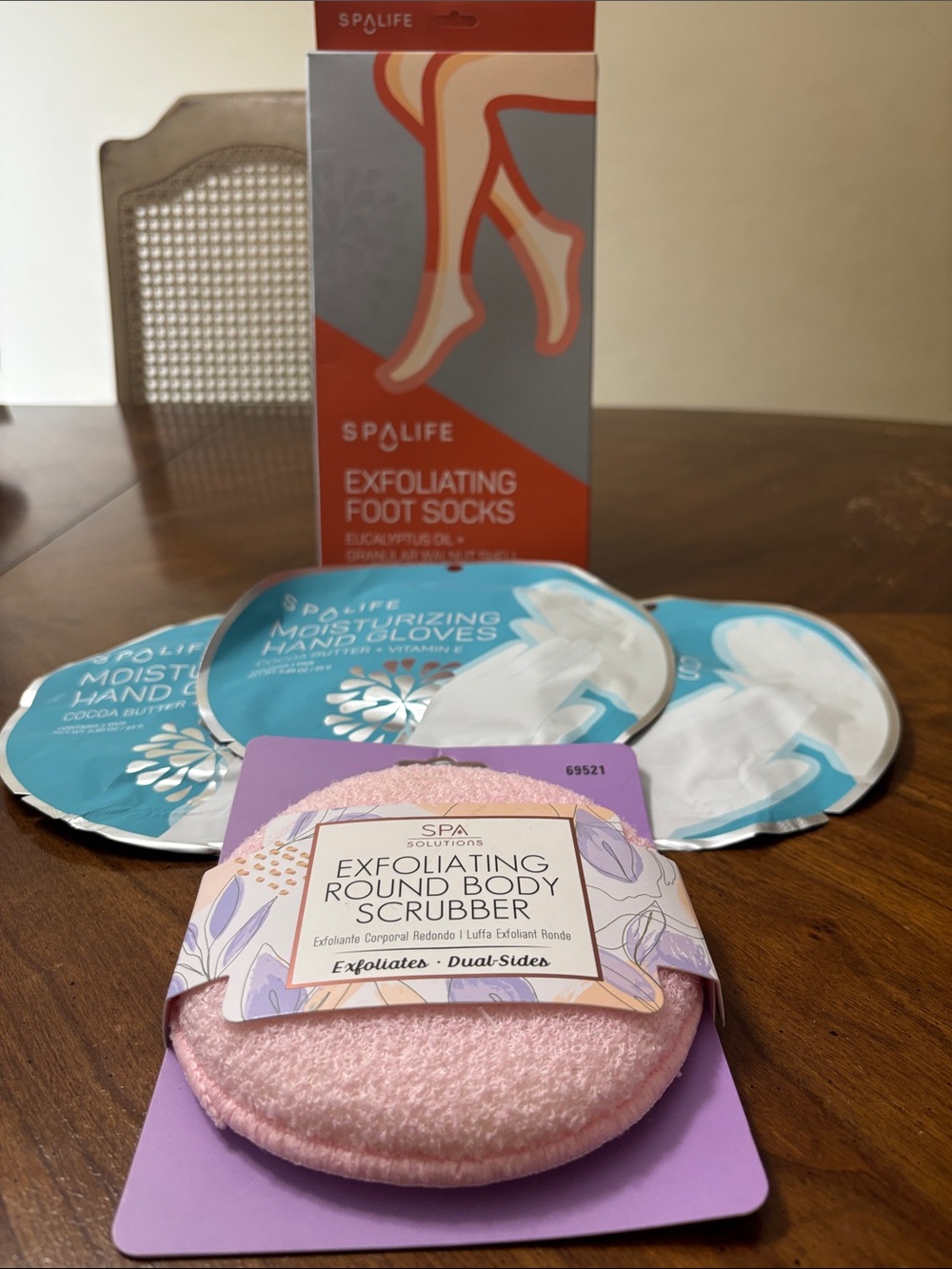 Exfoliating Round Body Scrubber & Spa Foot/Hand Treatment Set